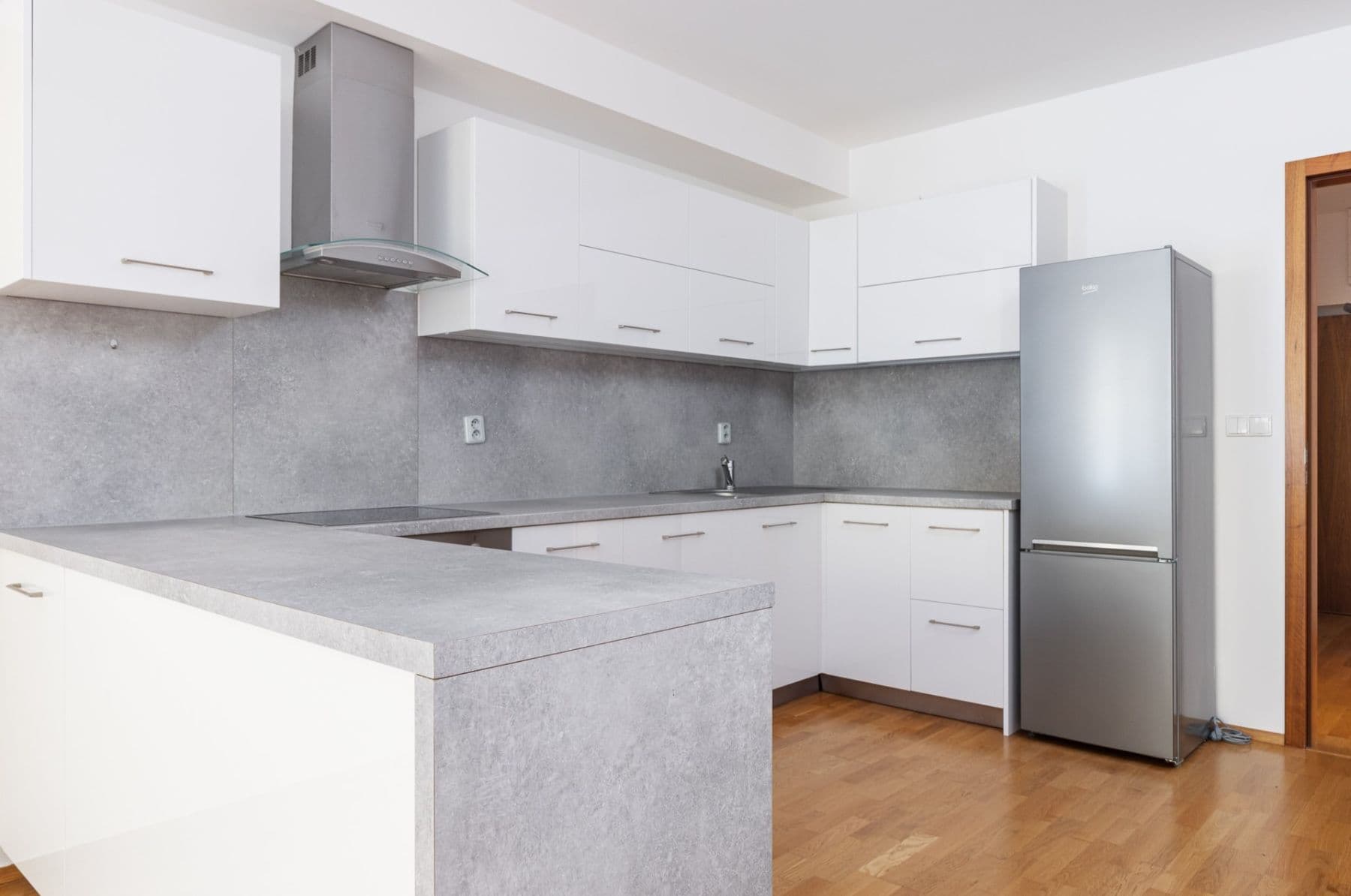 3 bedroom with open-plan kitchen flat to rent, 117 m², Jeseniova, Prague, Prague 3 bedroom with open-plan kitchen flat to rent, 117 m², Jeseniova, Prague, Prague