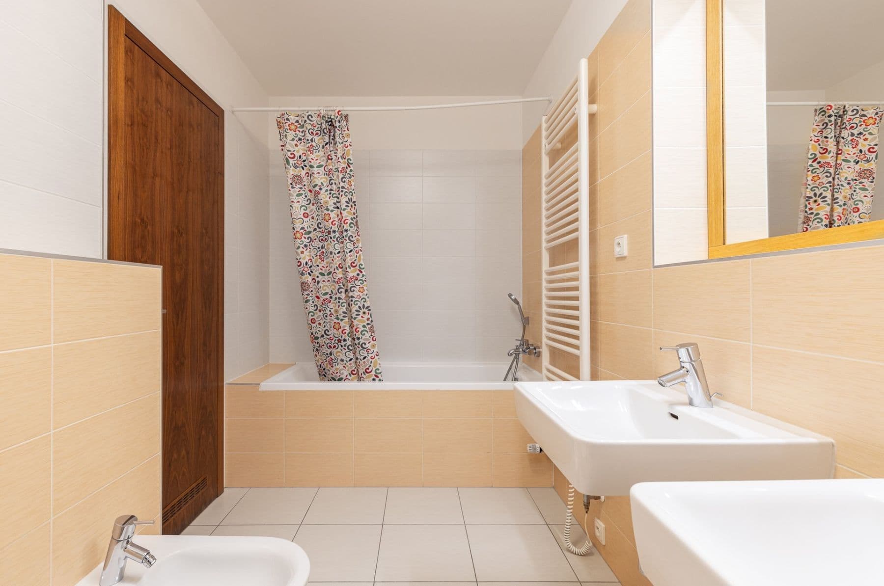 3 bedroom with open-plan kitchen flat to rent, 117 m², Jeseniova, Prague, Prague 3 bedroom with open-plan kitchen flat to rent, 117 m², Jeseniova, Prague, Prague