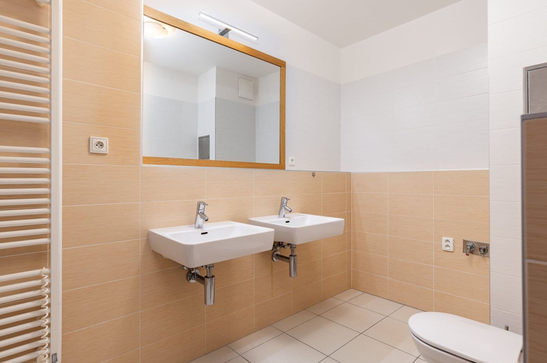 3 bedroom with open-plan kitchen flat to rent, 117 m², Jeseniova, Prague, Prague 3 bedroom with open-plan kitchen flat to rent, 117 m², Jeseniova, Prague, Prague