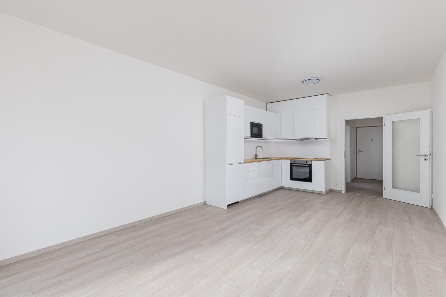 Studio flat to rent, 38 m², Gerstelova, Prague, Prague Studio flat to rent, 38 m², Gerstelova, Prague, Prague