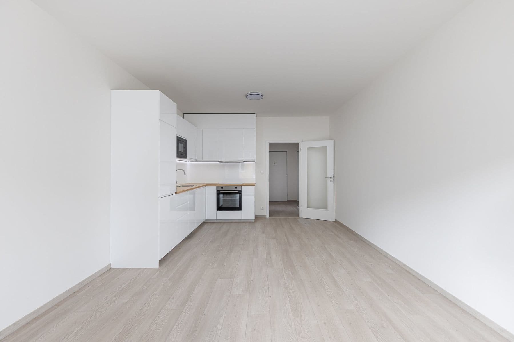 Studio flat to rent, 38 m², Gerstelova, Prague, Prague Studio flat to rent, 38 m², Gerstelova, Prague, Prague