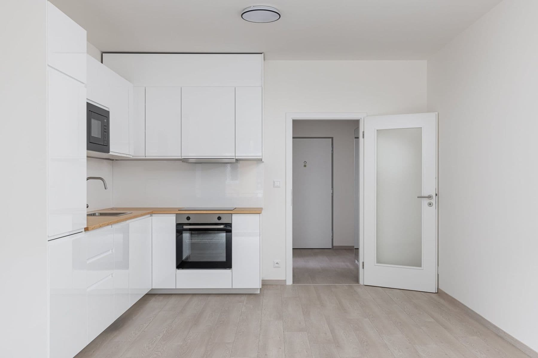 Studio flat to rent, 38 m², Gerstelova, Prague, Prague Studio flat to rent, 38 m², Gerstelova, Prague, Prague