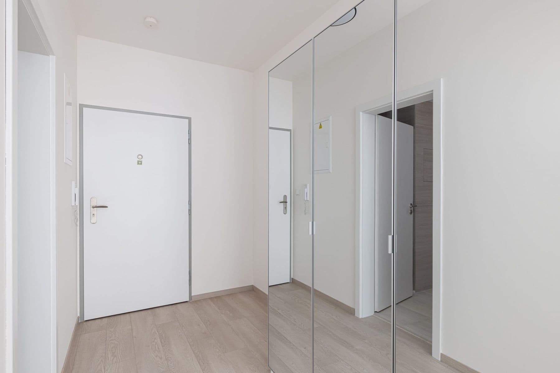 Studio flat to rent, 38 m², Gerstelova, Prague, Prague Studio flat to rent, 38 m², Gerstelova, Prague, Prague