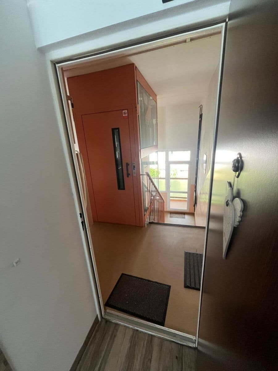 3 bedroom flat to rent, 50 m², Adámkova, Chomutov, Ústecký Region 3 bedroom flat to rent, 50 m², Adámkova, Chomutov, Ústecký Region