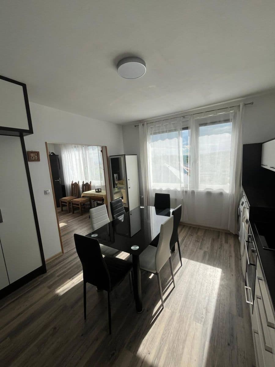 3 bedroom flat to rent, 50 m², Adámkova, Chomutov, Ústecký Region 3 bedroom flat to rent, 50 m², Adámkova, Chomutov, Ústecký Region