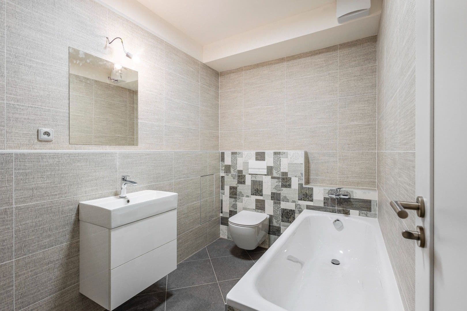 1 bedroom with open-plan kitchen flat to rent, 58 m², Stočesova, Prague, Prague 1 bedroom with open-plan kitchen flat to rent, 58 m², Stočesova, Prague, Prague