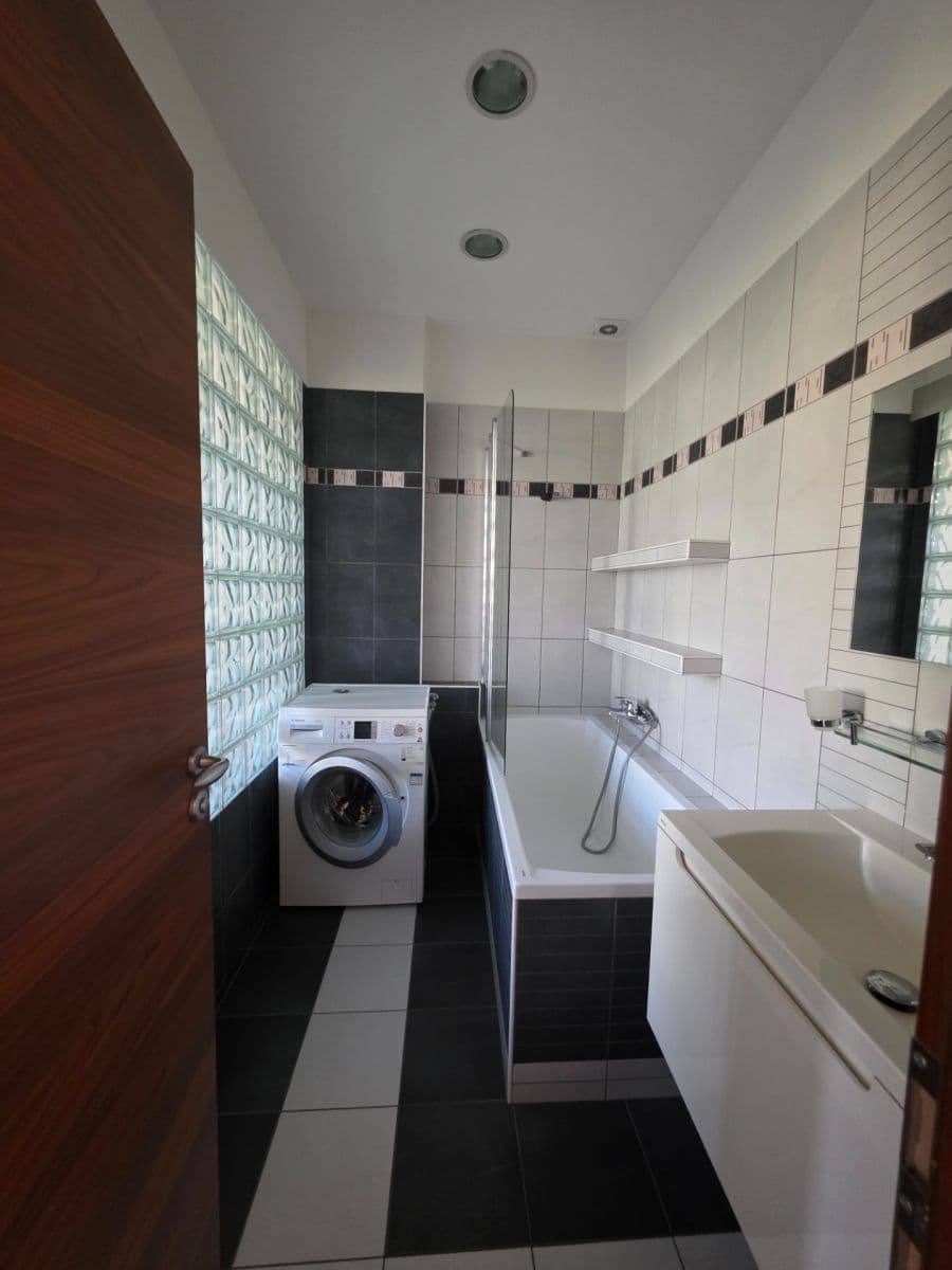 1 bedroom with open-plan kitchen flat to rent, 42 m², Janovského, Prague, Prague 1 bedroom with open-plan kitchen flat to rent, 42 m², Janovského, Prague, Prague