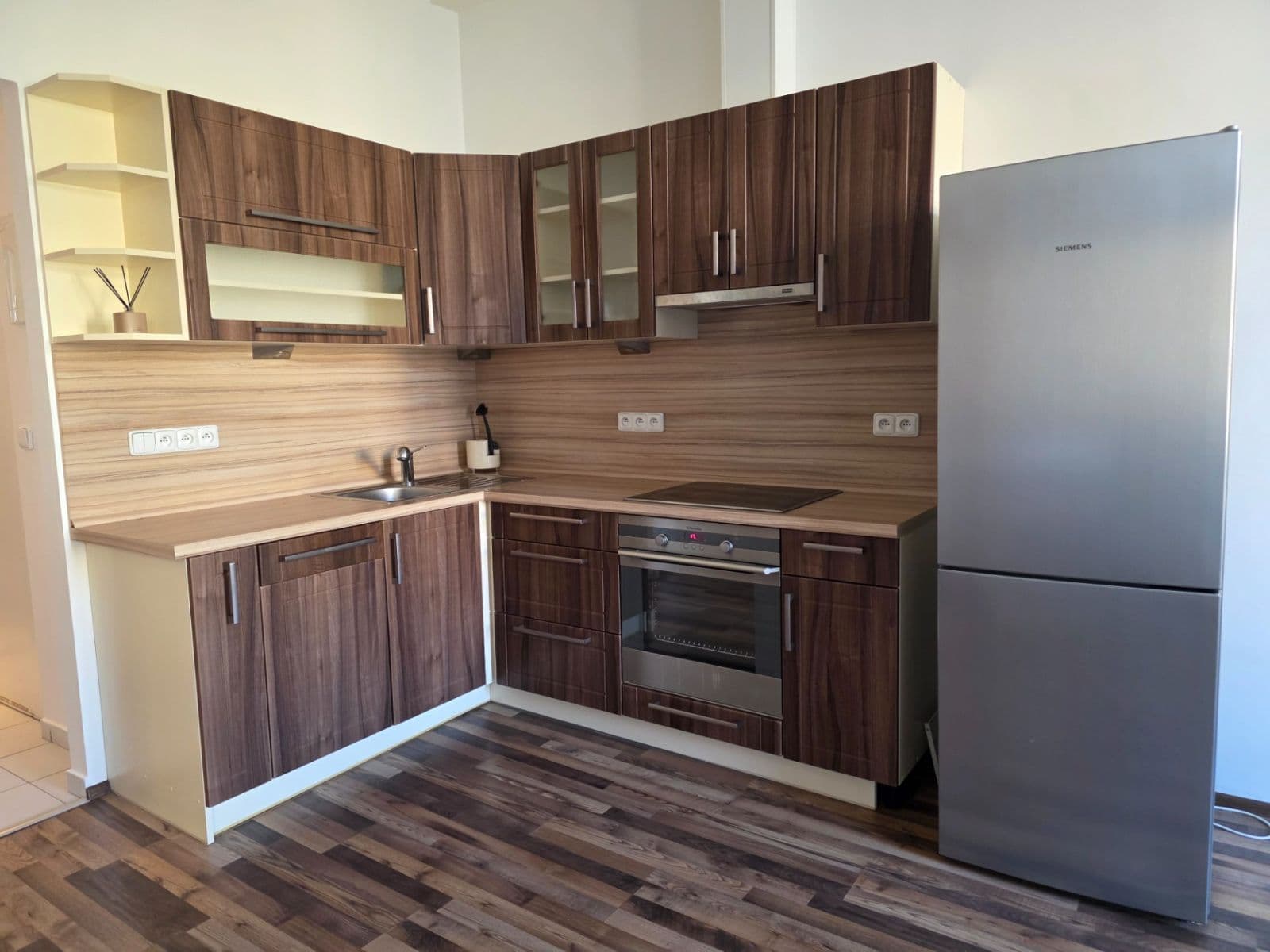 1 bedroom with open-plan kitchen flat to rent, 42 m², Janovského, Prague, Prague 1 bedroom with open-plan kitchen flat to rent, 42 m², Janovského, Prague, Prague