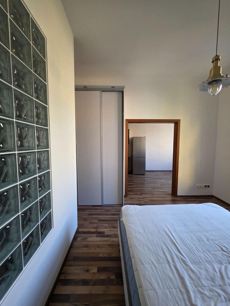 1 bedroom with open-plan kitchen flat to rent, 42 m², Janovského, Prague, Prague 1 bedroom with open-plan kitchen flat to rent, 42 m², Janovského, Prague, Prague
