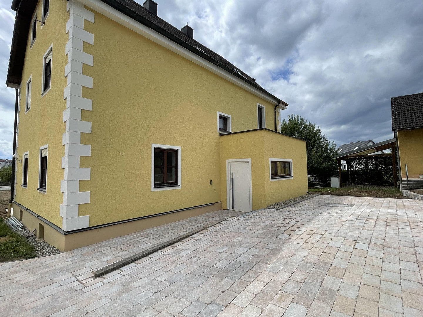 3 bedroom with open-plan kitchen flat to rent, 141 m², Regenstauf, Bavaria 3 bedroom with open-plan kitchen flat to rent, 141 m², Regenstauf, Bavaria