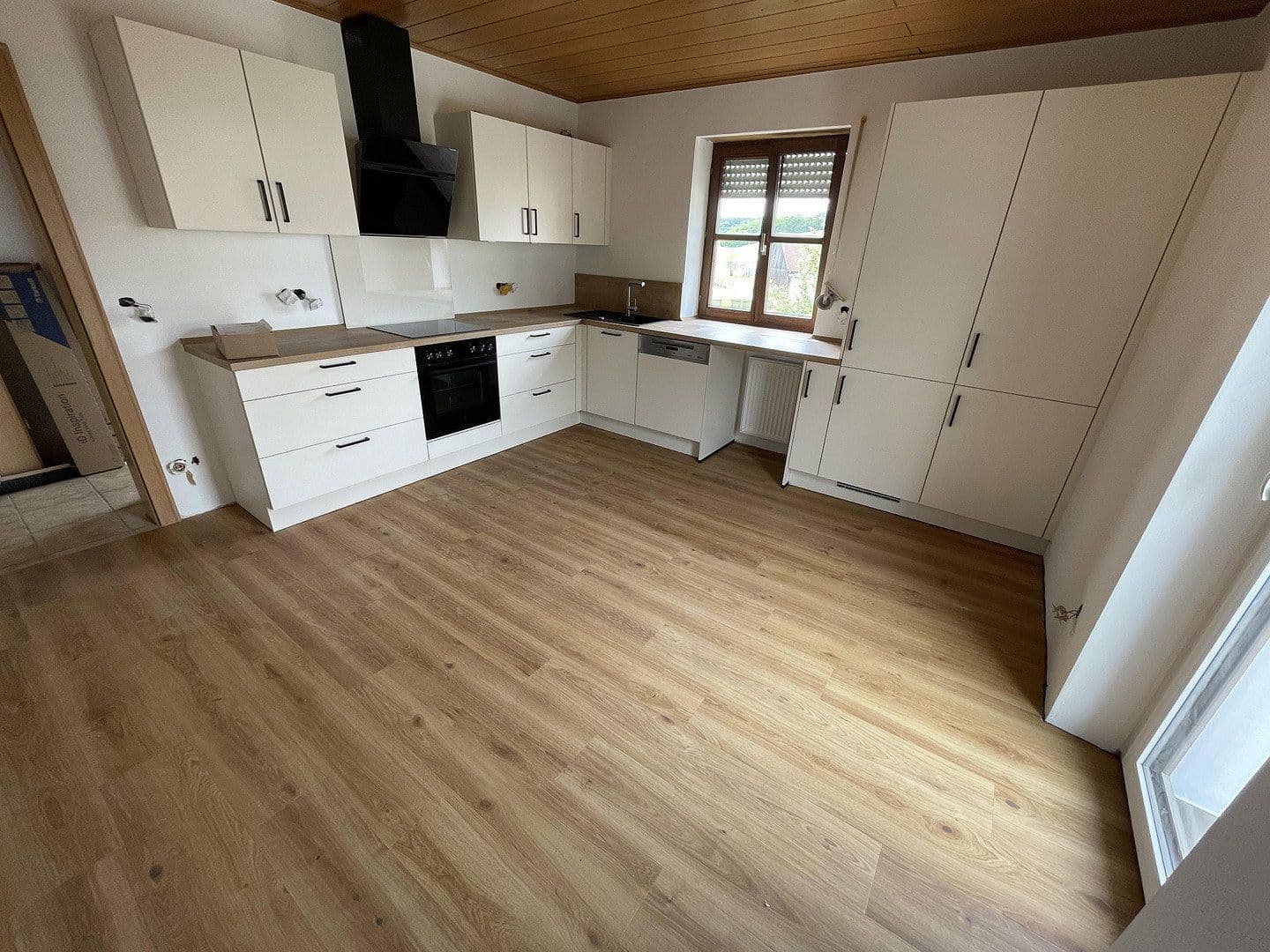 3 bedroom with open-plan kitchen flat to rent, 141 m², Regenstauf, Bavaria 3 bedroom with open-plan kitchen flat to rent, 141 m², Regenstauf, Bavaria