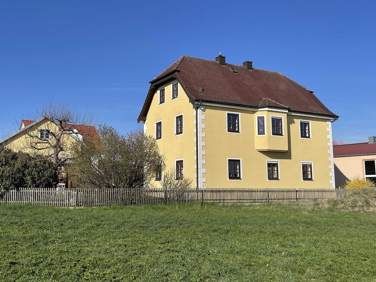 3 bedroom with open-plan kitchen flat to rent, 141 m², Regenstauf, Bavaria 3 bedroom with open-plan kitchen flat to rent, 141 m², Regenstauf, Bavaria