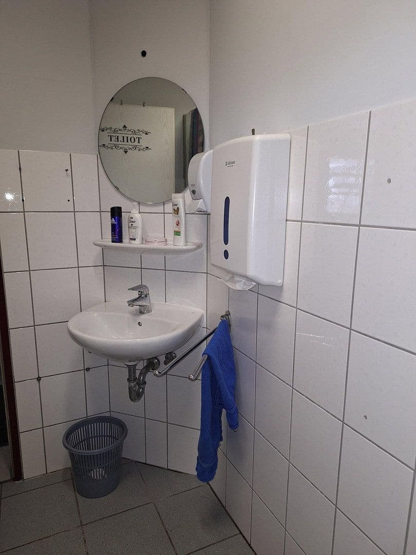 non-residential property to rent, 1,500 m², am Streitwald 1, Zell (Mosel), Rhineland-Palatinate non-residential property to rent, 1,500 m², am Streitwald 1, Zell (Mosel), Rhineland-Palatinate