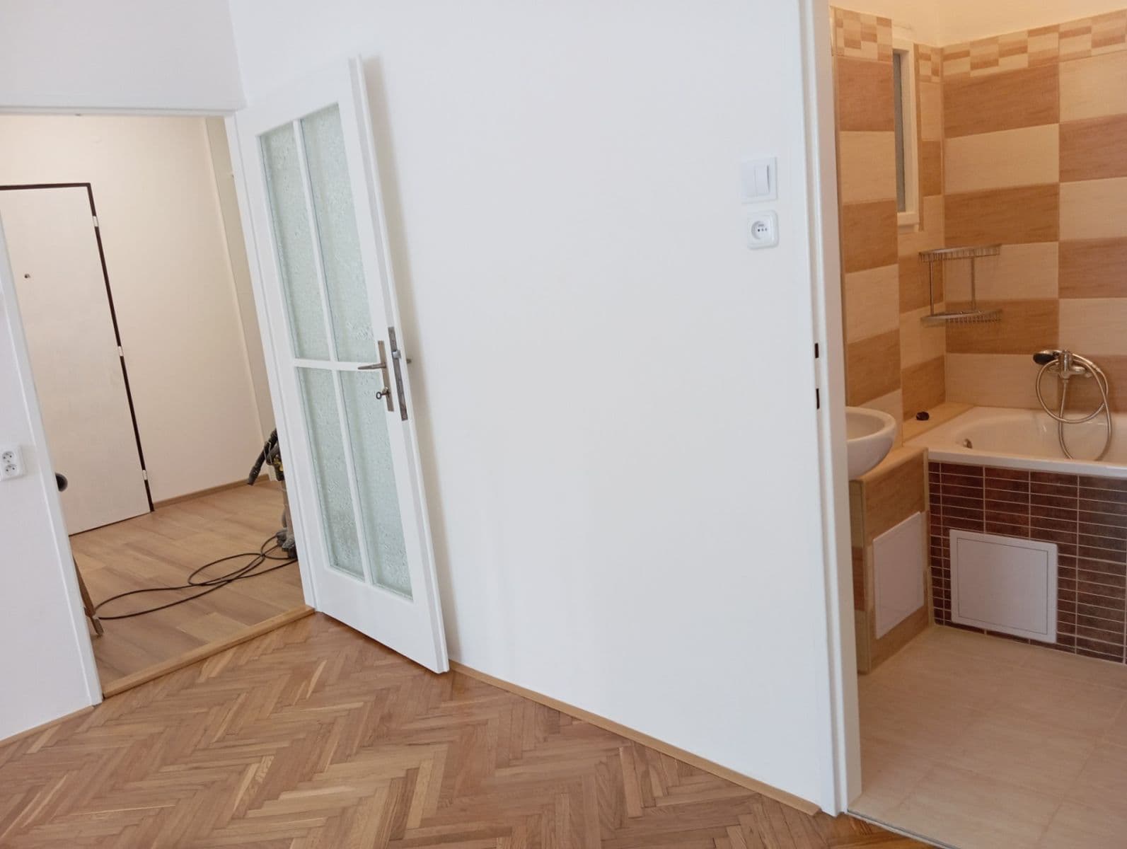 1 bedroom with open-plan kitchen flat to rent, 43 m², Plzeňská, Prague, Prague 1 bedroom with open-plan kitchen flat to rent, 43 m², Plzeňská, Prague, Prague