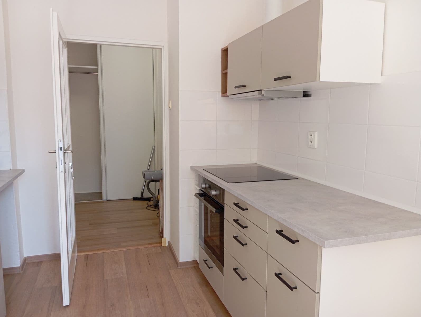 1 bedroom with open-plan kitchen flat to rent, 43 m², Plzeňská, Prague, Prague 1 bedroom with open-plan kitchen flat to rent, 43 m², Plzeňská, Prague, Prague