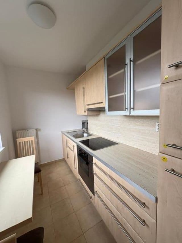 Studio flat to rent, 37 m², K Lučinám, Prague, Prague Studio flat to rent, 37 m², K Lučinám, Prague, Prague
