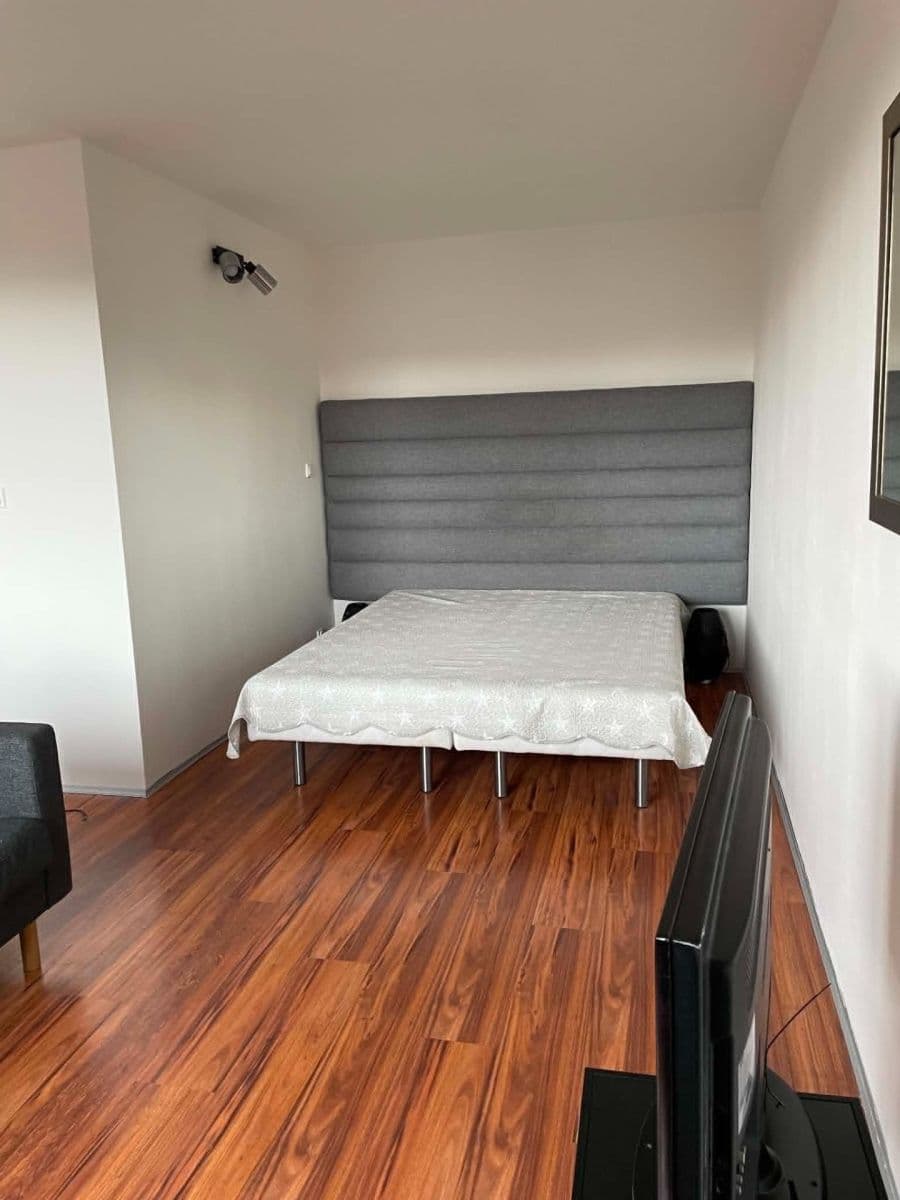 Studio flat to rent, 36 m², Molákova, Prague, Prague Studio flat to rent, 36 m², Molákova, Prague, Prague