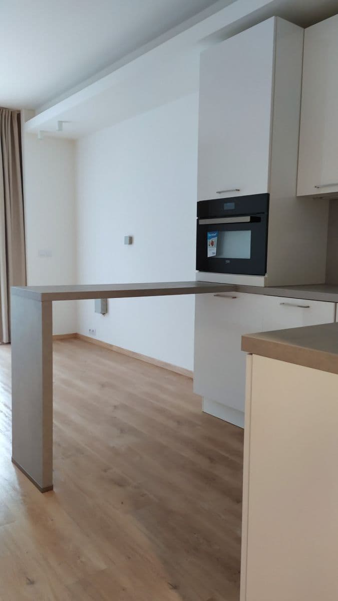 Studio flat to rent, 30 m², Mukařovského, Prague, Prague Studio flat to rent, 30 m², Mukařovského, Prague, Prague