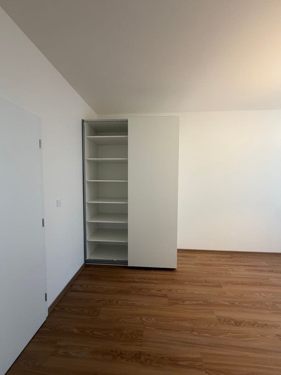 2 bedroom with open-plan kitchen flat to rent, 87 m², U Jezerky, Prague, Prague 2 bedroom with open-plan kitchen flat to rent, 87 m², U Jezerky, Prague, Prague