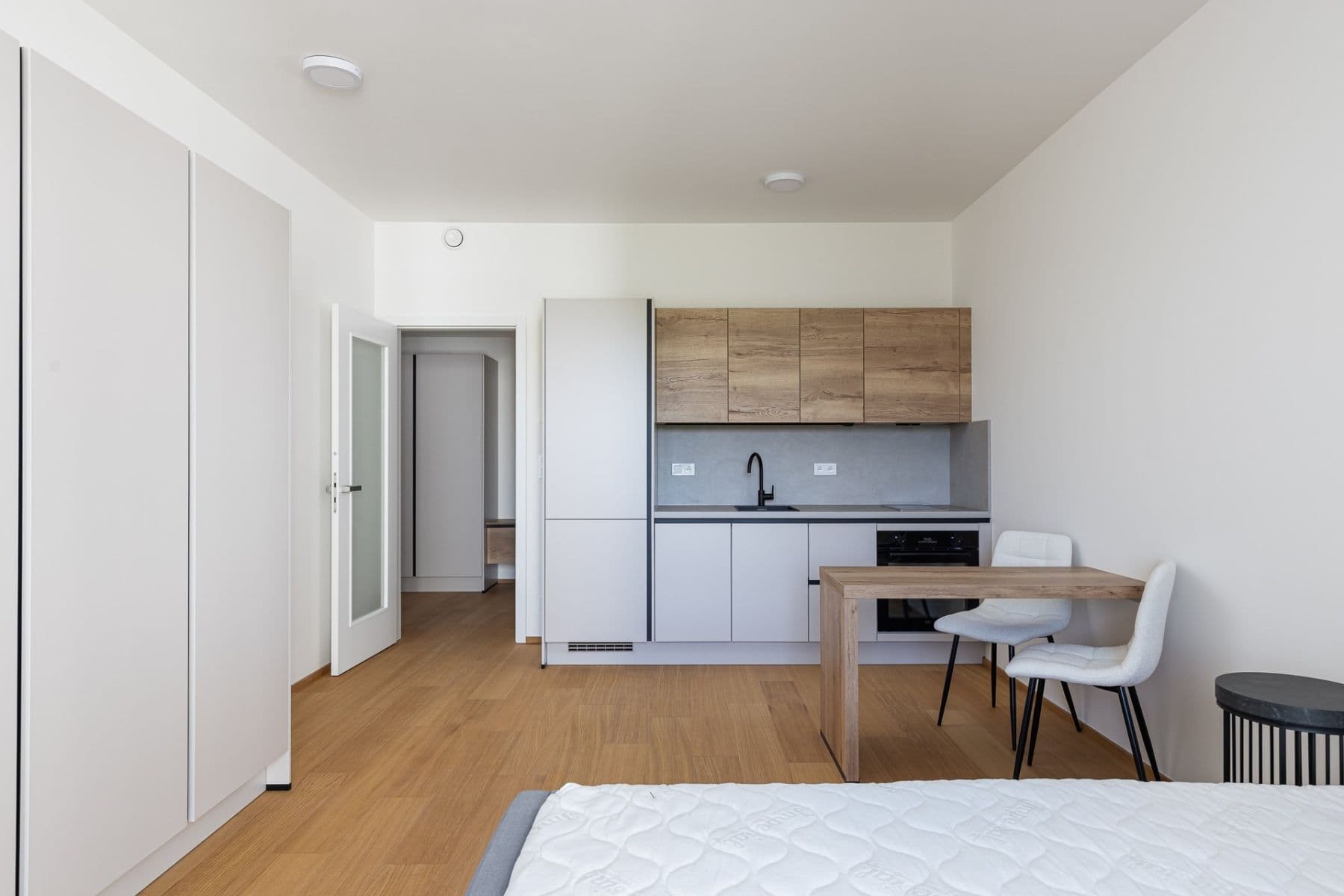 Studio flat to rent, 36 m², V třešňovce, Prague, Prague Studio flat to rent, 36 m², V třešňovce, Prague, Prague
