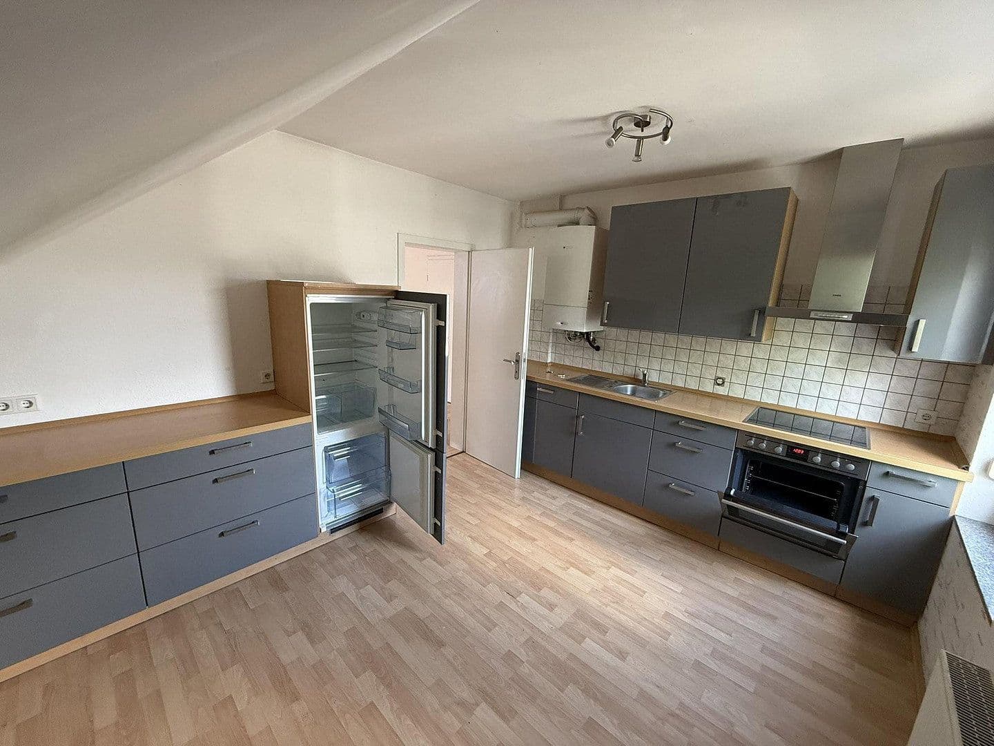 1 bedroom with open-plan kitchen flat to rent, 68 m², Krefeld, North Rhine-Westphalia 1 bedroom with open-plan kitchen flat to rent, 68 m², Krefeld, North Rhine-Westphalia