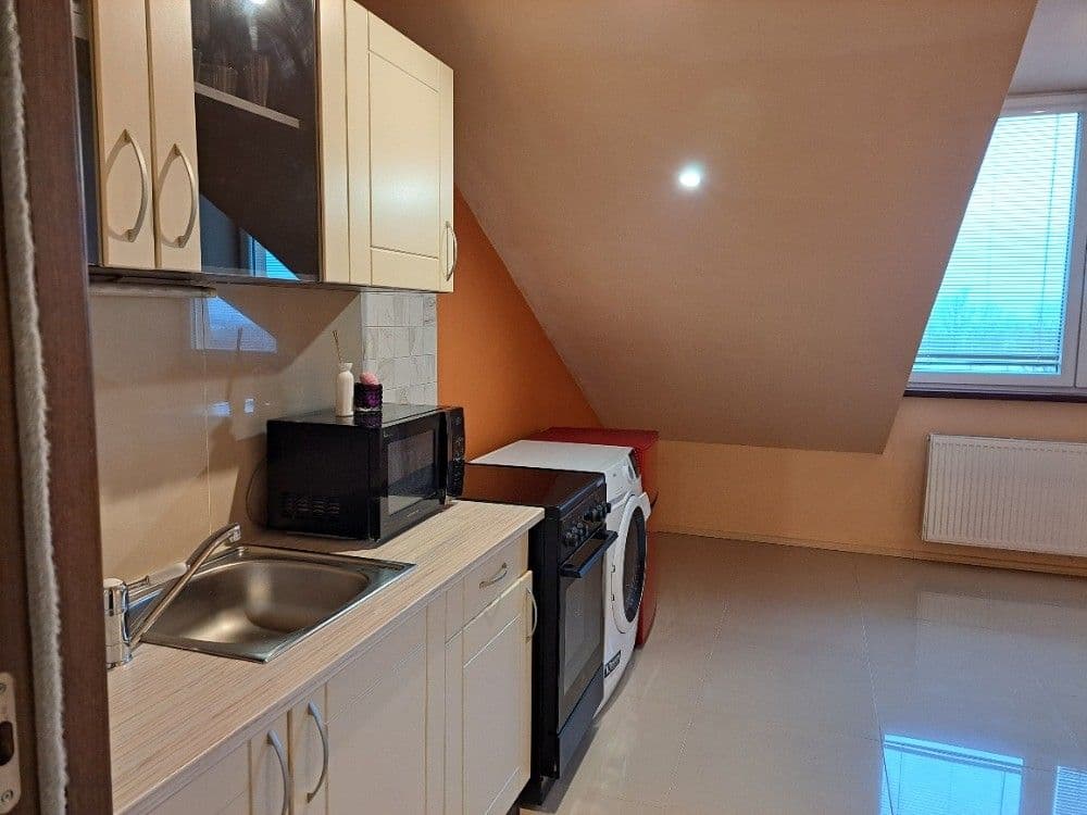 Studio flat to rent, 24 m², Na Radosti, Prague, Prague Studio flat to rent, 24 m², Na Radosti, Prague, Prague