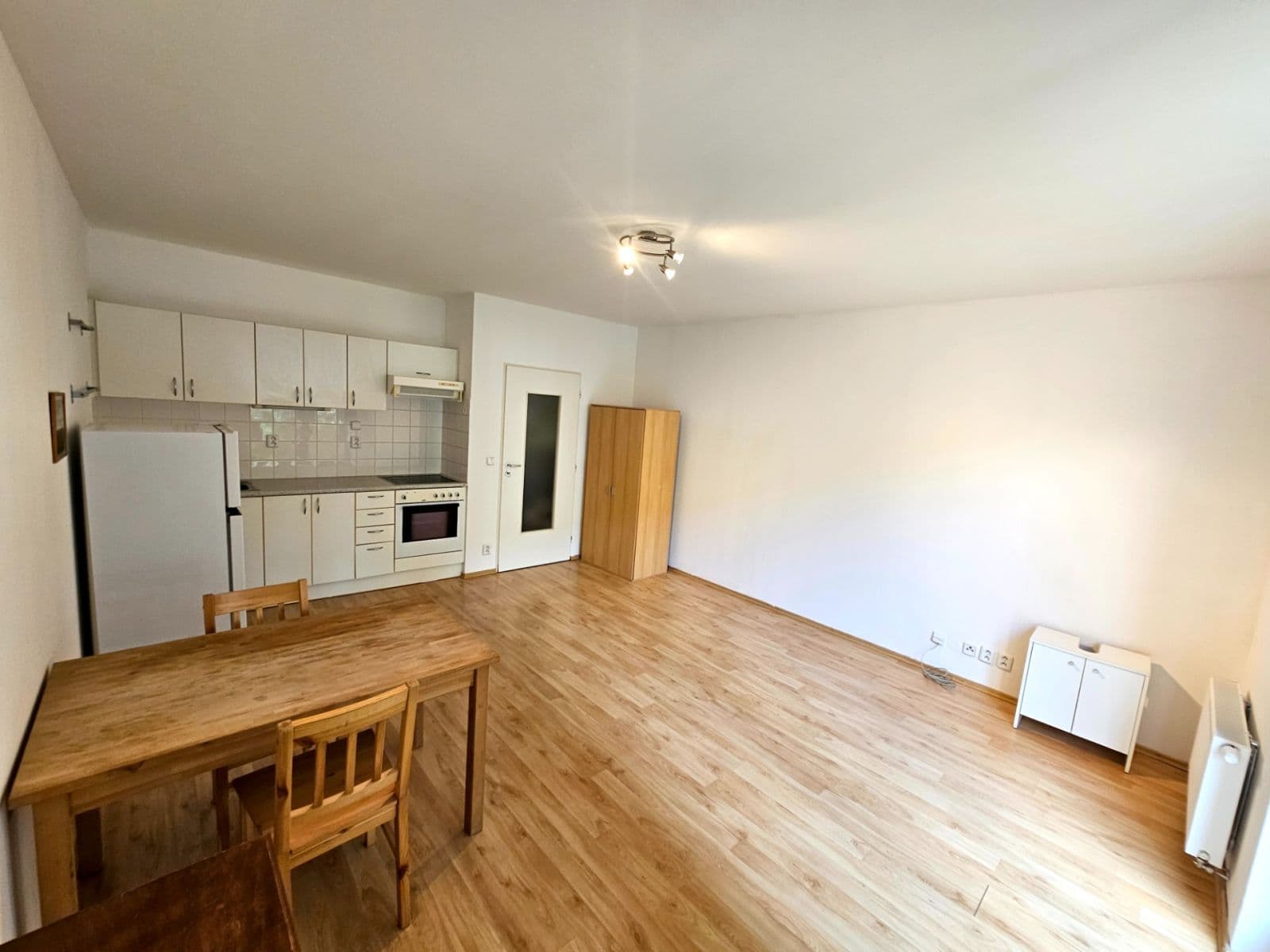 Studio flat to rent, 30 m², Za Mlýnem, Hostivice, Středočeský Region Studio flat to rent, 30 m², Za Mlýnem, Hostivice, Středočeský Region