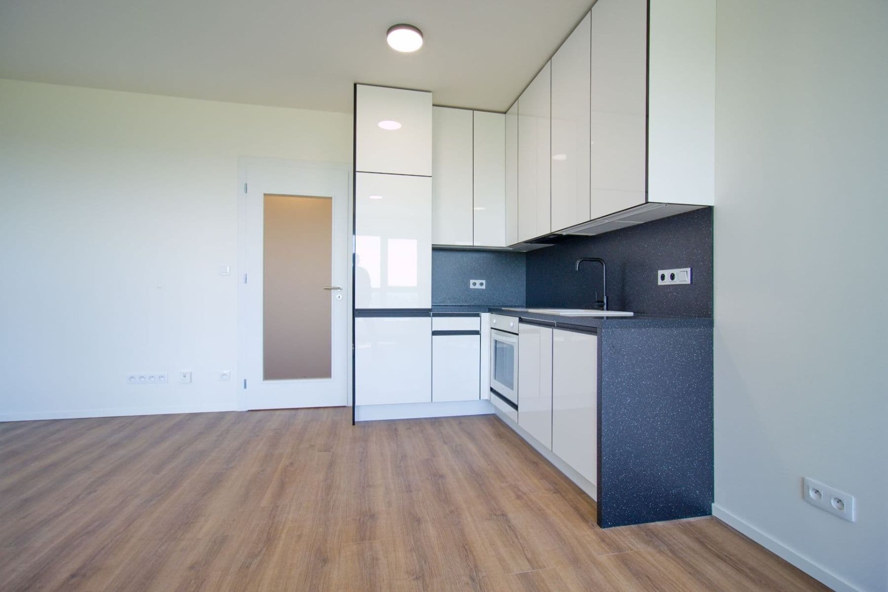 Studio flat to rent, 39 m², Arnošta Valenty, Prague, Prague Studio flat to rent, 39 m², Arnošta Valenty, Prague, Prague