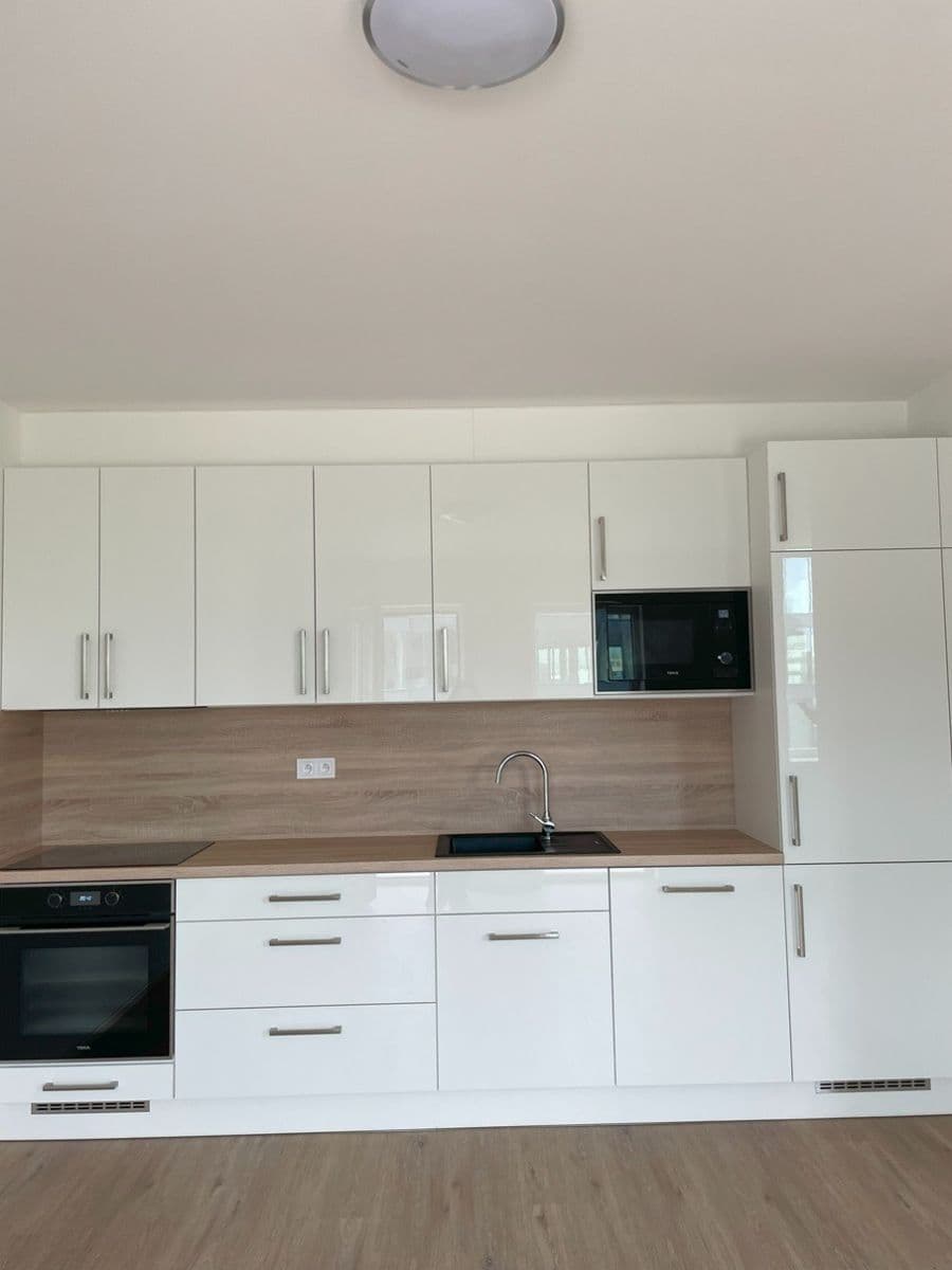 1 bedroom with open-plan kitchen flat to rent, 54 m², Wittgensteinova, Olomouc, Olomoucký Region 1 bedroom with open-plan kitchen flat to rent, 54 m², Wittgensteinova, Olomouc, Olomoucký Region