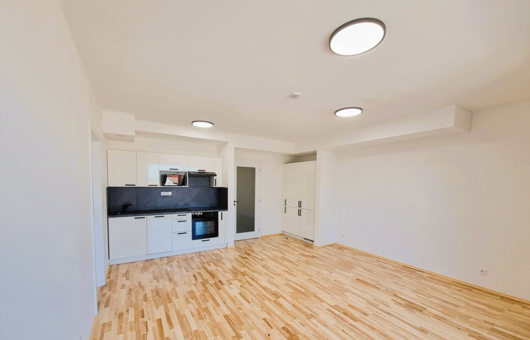2 bedroom with open-plan kitchen flat to rent, 57 m², Kobyliská, Prague, Prague 2 bedroom with open-plan kitchen flat to rent, 57 m², Kobyliská, Prague, Prague