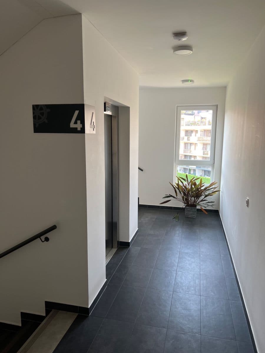 2 bedroom with open-plan kitchen flat for sale, 81 m², Saarinenova, Prague, Prague 2 bedroom with open-plan kitchen flat for sale, 81 m², Saarinenova, Prague, Prague