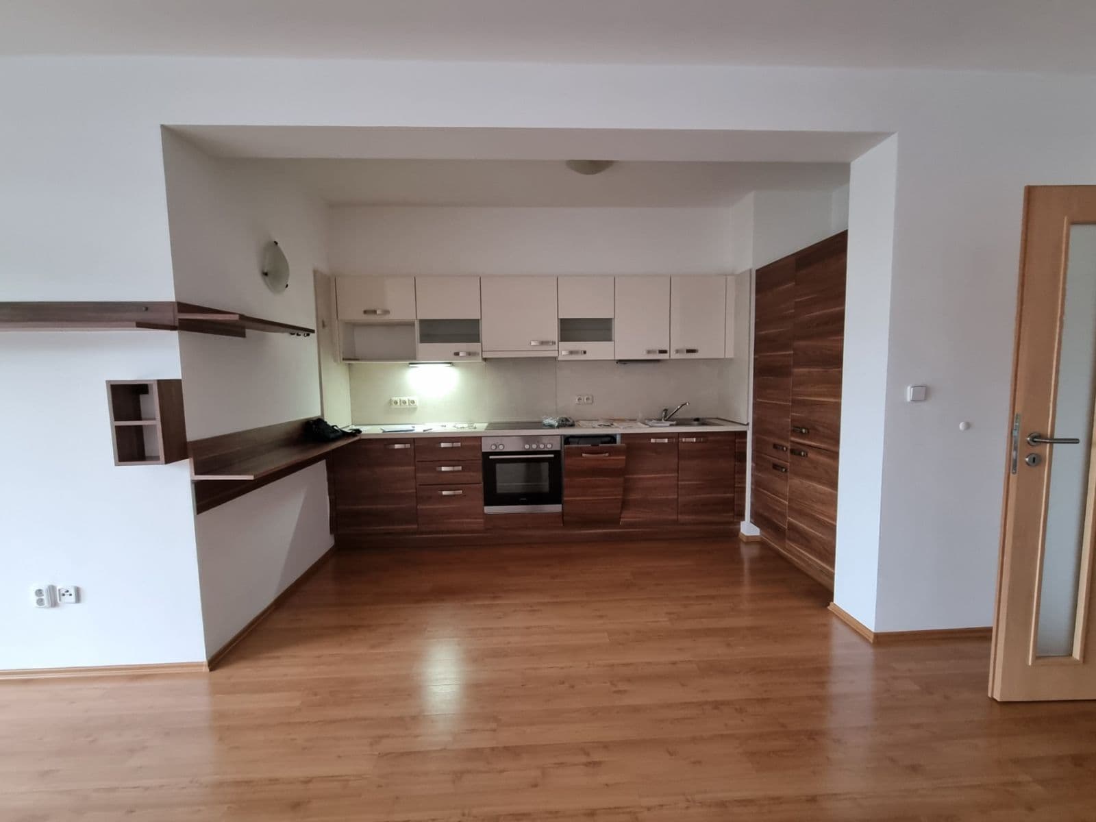 1 bedroom with open-plan kitchen flat to rent, 62 m², Sokolovská, Olomouc, Olomoucký Region 1 bedroom with open-plan kitchen flat to rent, 62 m², Sokolovská, Olomouc, Olomoucký Region