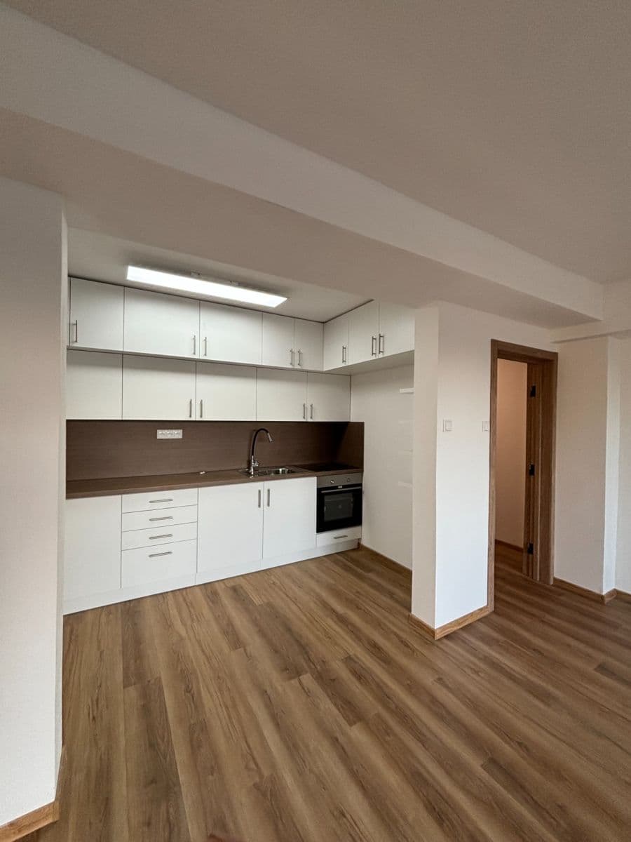 3 bedroom flat to rent, 150 m², Lipenská, Olomouc, Olomoucký Region 3 bedroom flat to rent, 150 m², Lipenská, Olomouc, Olomoucký Region
