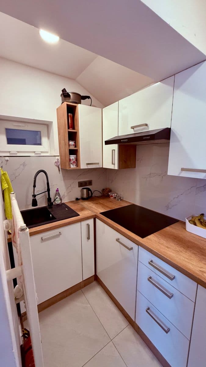 Studio flat to rent, 30 m², Palackého náměstí, Řevnice, Středočeský Region Studio flat to rent, 30 m², Palackého náměstí, Řevnice, Středočeský Region