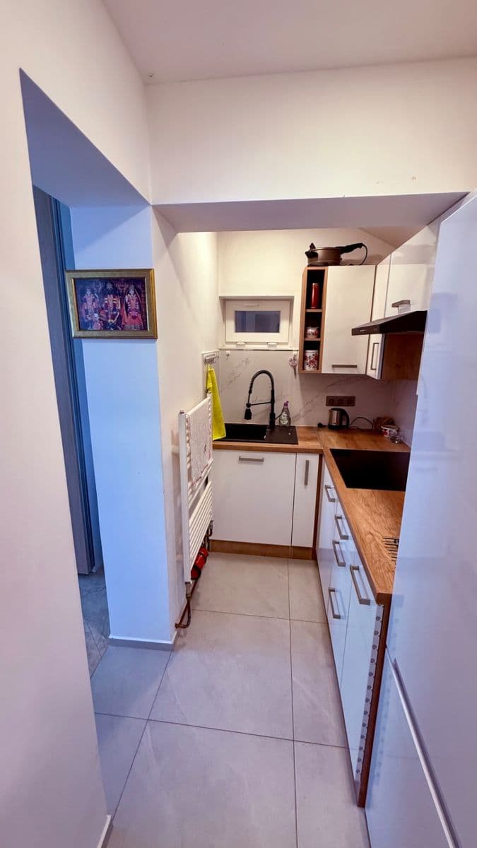 Studio flat to rent, 30 m², Palackého náměstí, Řevnice, Středočeský Region Studio flat to rent, 30 m², Palackého náměstí, Řevnice, Středočeský Region