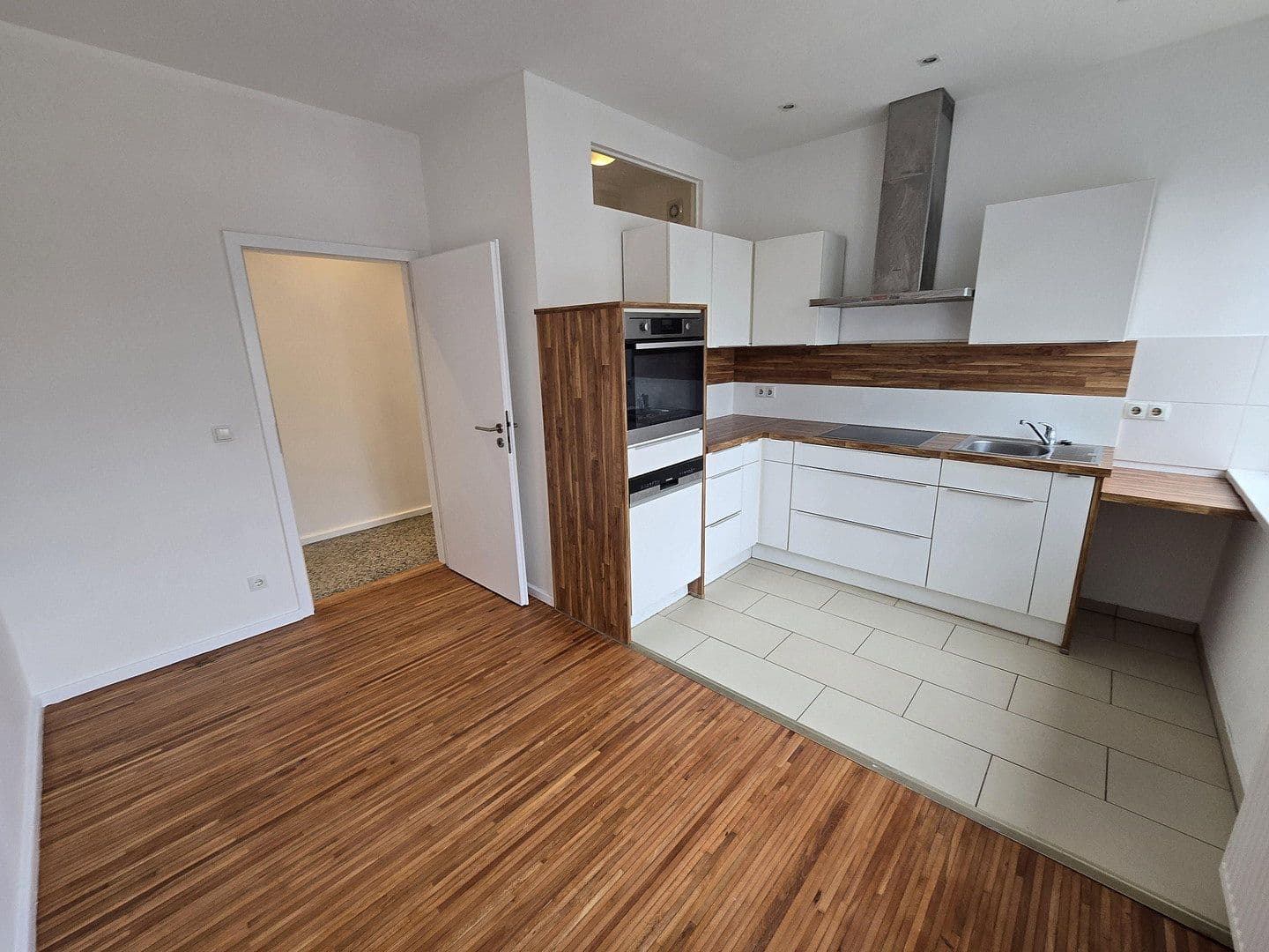 3 bedroom with open-plan kitchen flat to rent, 114 m², Gerhart-Hauptmann Straße 43/45, Teltow, Brandenburg 3 bedroom with open-plan kitchen flat to rent, 114 m², Gerhart-Hauptmann Straße 43/45, Teltow, Brandenburg