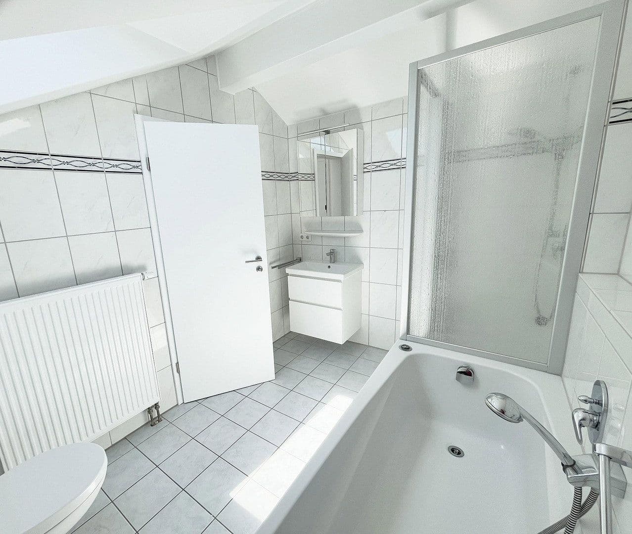 2 bedroom with open-plan kitchen flat to rent, 103 m², Pforzheim, Baden-Württemberg 2 bedroom with open-plan kitchen flat to rent, 103 m², Pforzheim, Baden-Württemberg