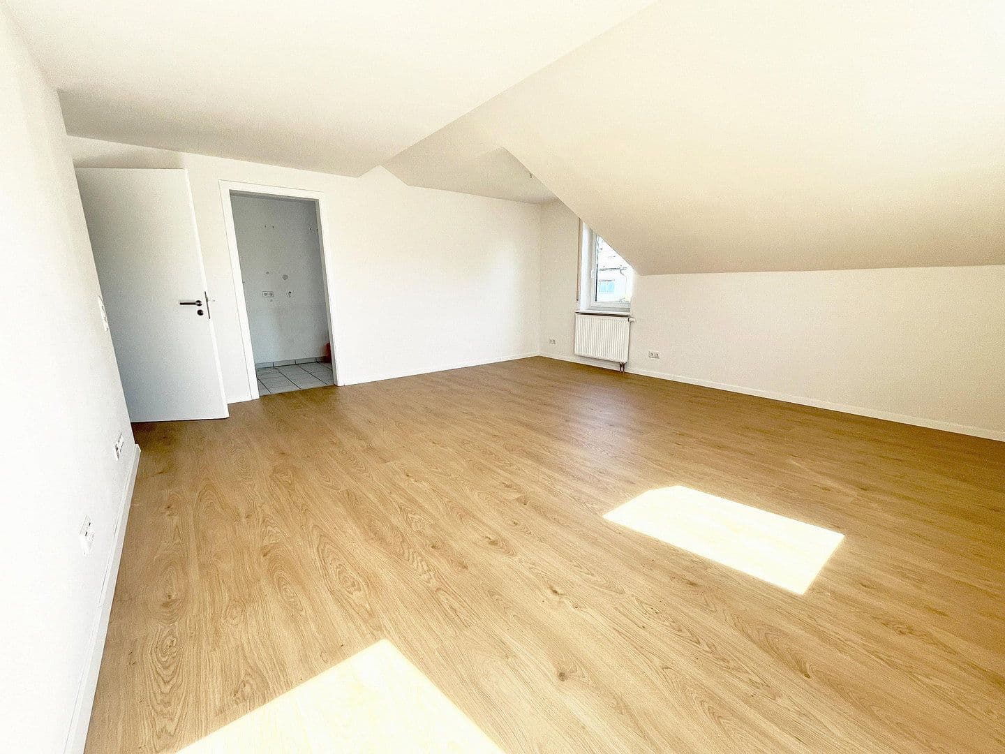 2 bedroom with open-plan kitchen flat to rent, 103 m², Pforzheim, Baden-Württemberg 2 bedroom with open-plan kitchen flat to rent, 103 m², Pforzheim, Baden-Württemberg