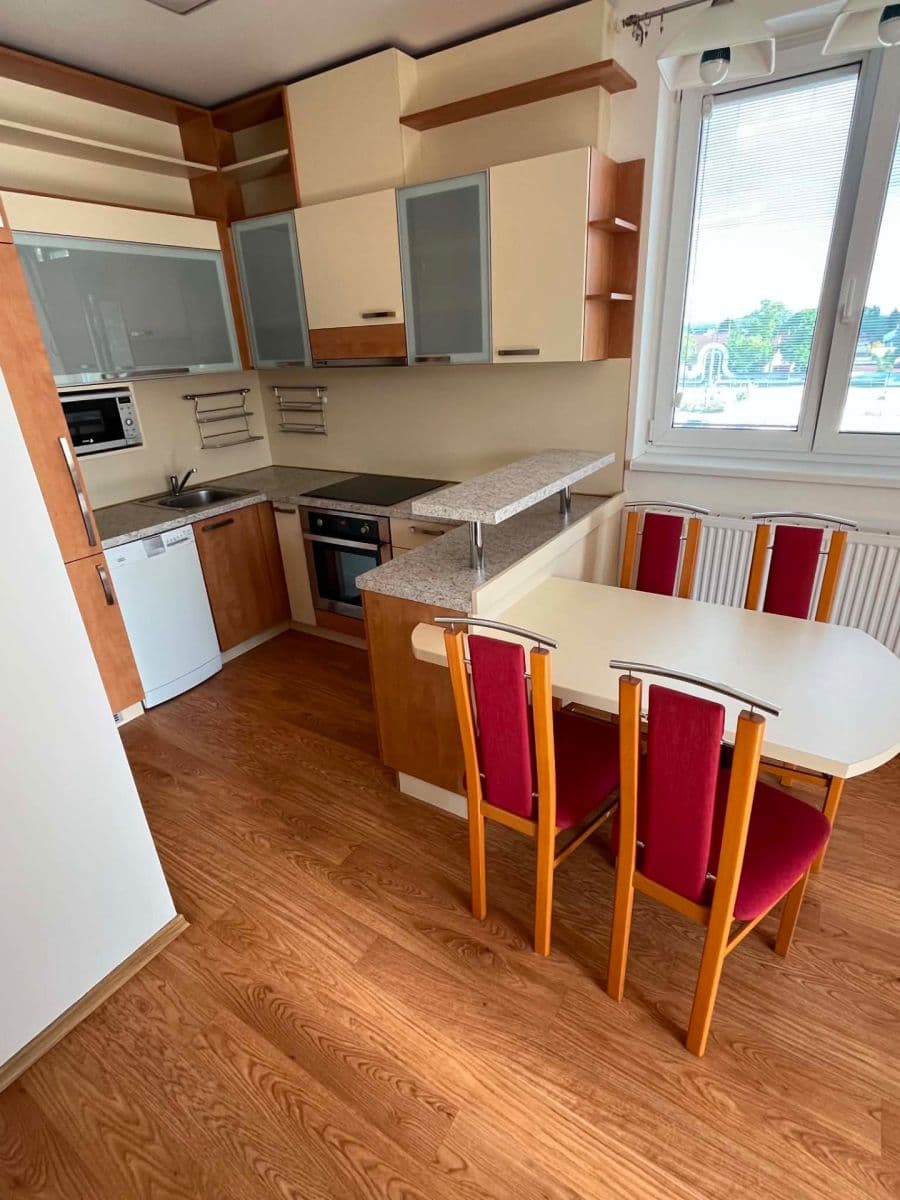 2 bedroom with open-plan kitchen flat to rent, 72 m², Čajkovského, Hodonín, Jihomoravský Region 2 bedroom with open-plan kitchen flat to rent, 72 m², Čajkovského, Hodonín, Jihomoravský Region