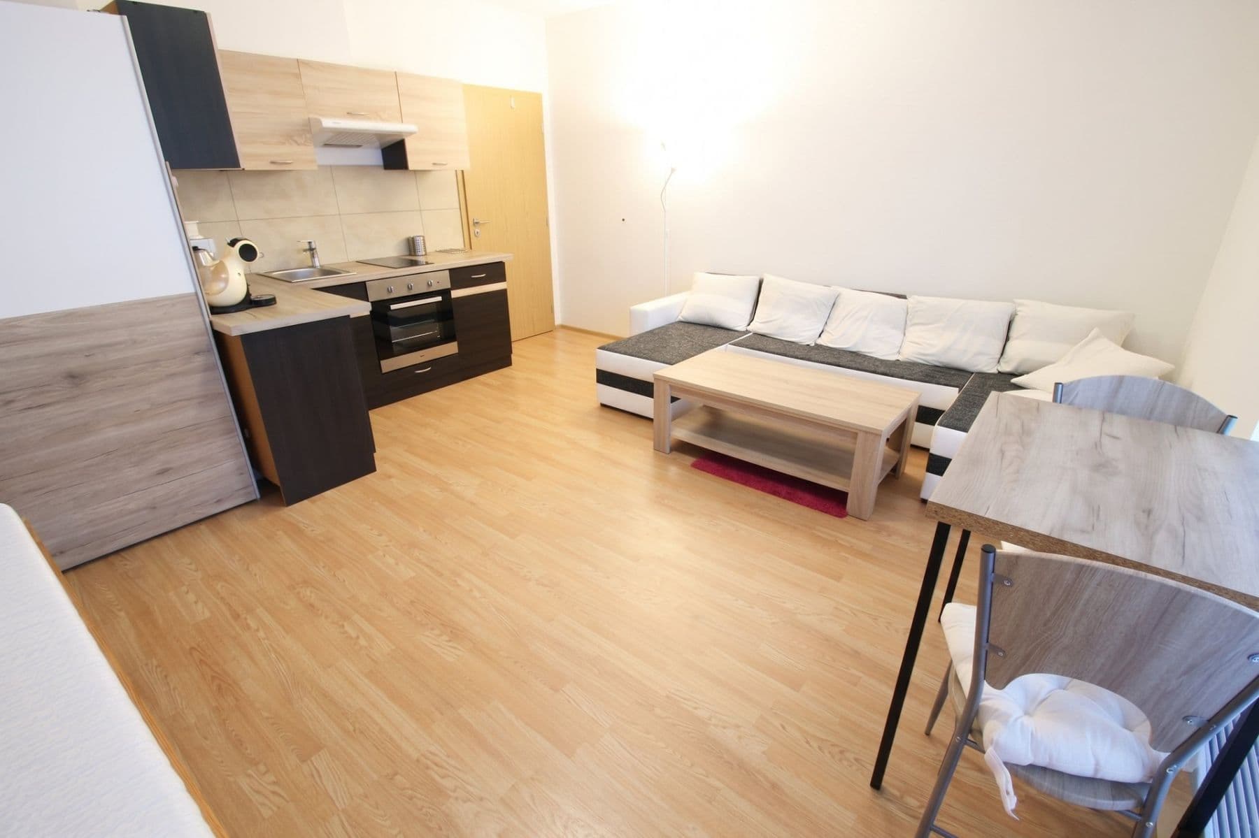 Studio flat to rent, 32 m², Ječná, Hostivice, Středočeský Region Studio flat to rent, 32 m², Ječná, Hostivice, Středočeský Region