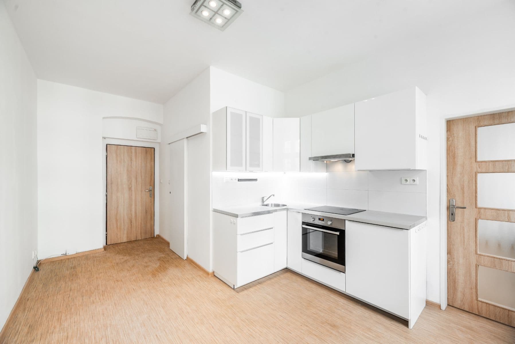 1 bedroom with open-plan kitchen flat for sale, 38 m², Holečkova, Prague, Prague 1 bedroom with open-plan kitchen flat for sale, 38 m², Holečkova, Prague, Prague