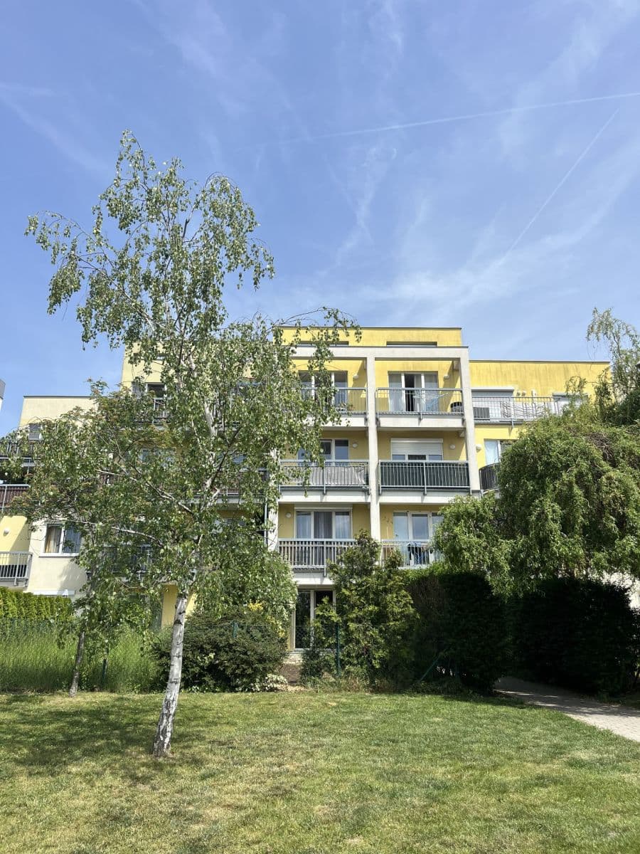 Studio flat to rent, 38 m², Wiesenthalova, Prague, Prague Studio flat to rent, 38 m², Wiesenthalova, Prague, Prague