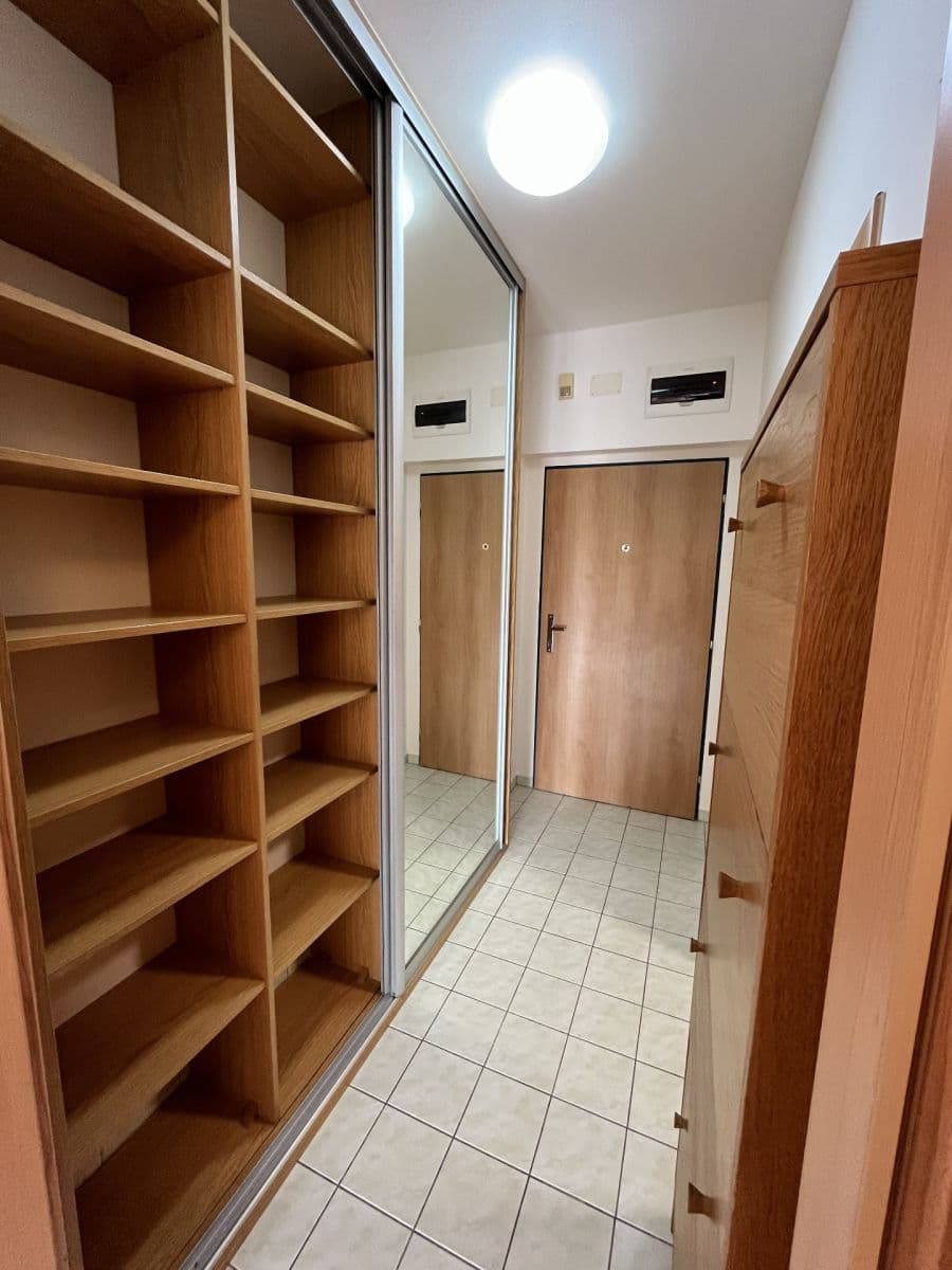 Studio flat to rent, 38 m², Wiesenthalova, Prague, Prague Studio flat to rent, 38 m², Wiesenthalova, Prague, Prague