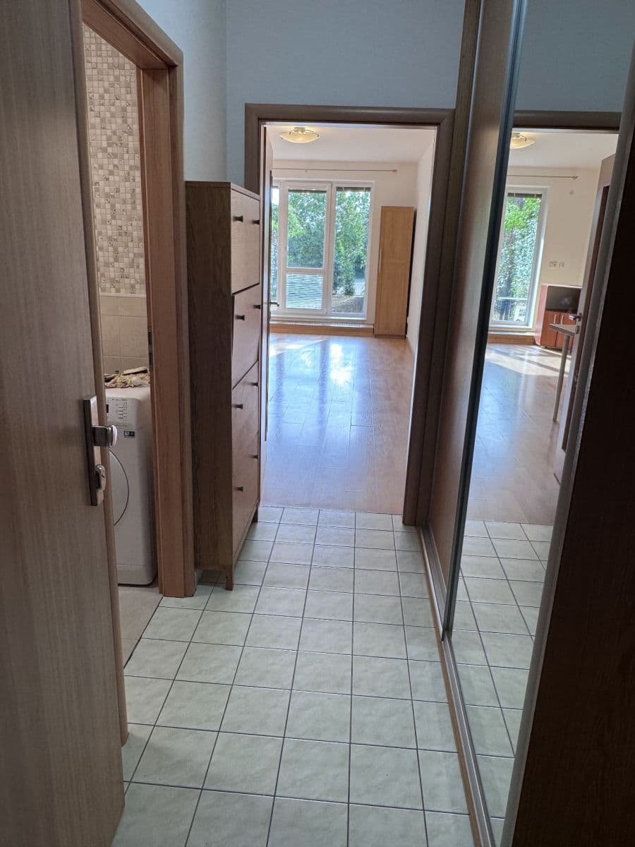 Studio flat to rent, 38 m², Wiesenthalova, Prague, Prague Studio flat to rent, 38 m², Wiesenthalova, Prague, Prague