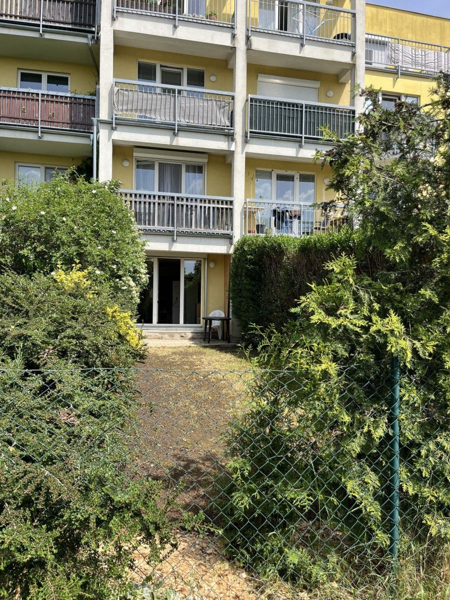 Studio flat to rent, 38 m², Wiesenthalova, Prague, Prague Studio flat to rent, 38 m², Wiesenthalova, Prague, Prague