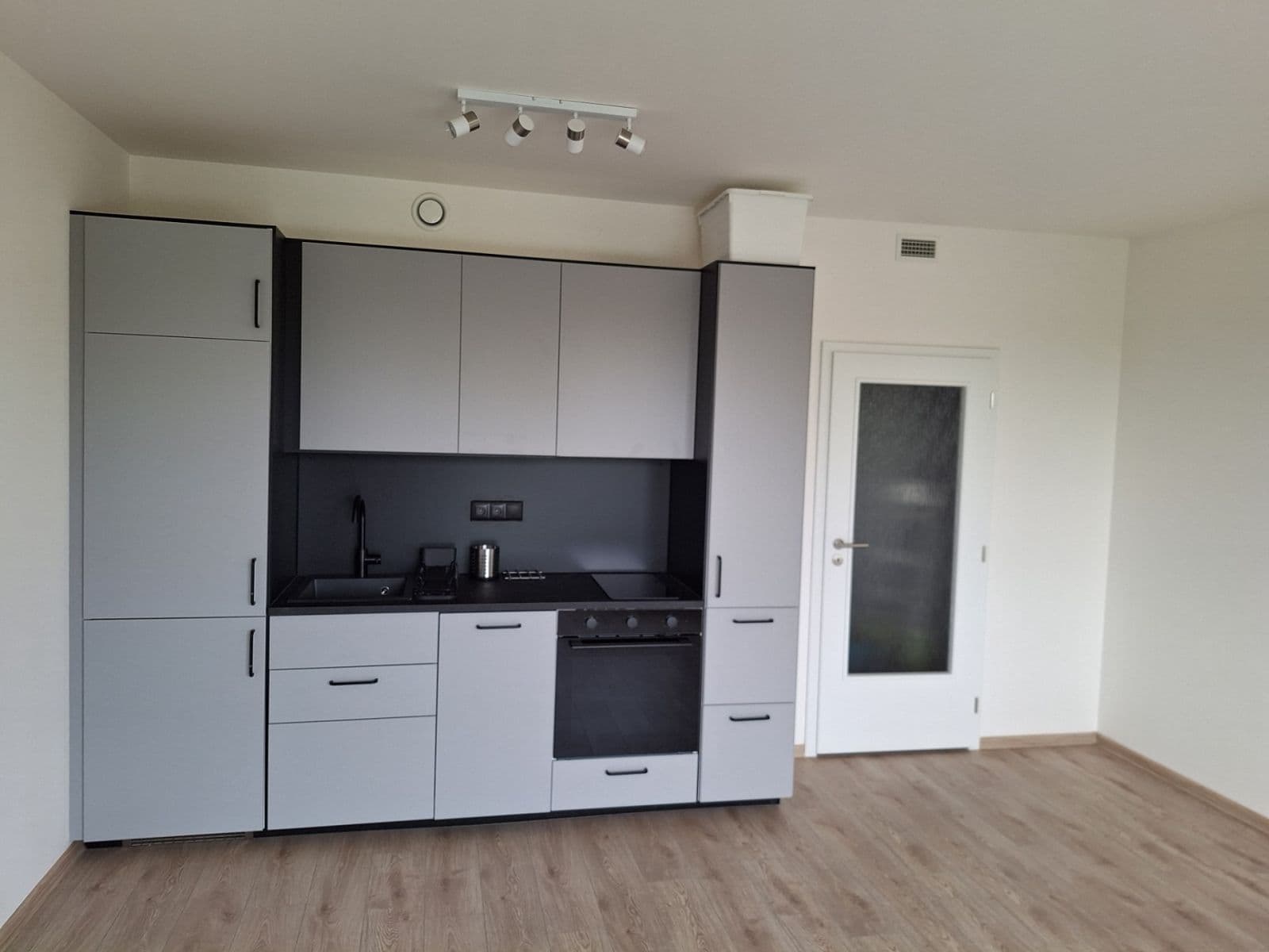 Studio flat to rent, 33 m², Strančická, Prague, Prague Studio flat to rent, 33 m², Strančická, Prague, Prague