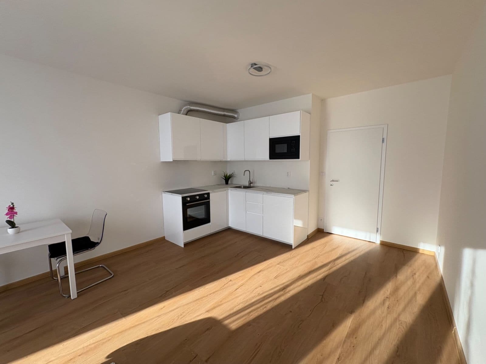 Studio flat to rent, 39 m², Gerstelova, Prague, Prague Studio flat to rent, 39 m², Gerstelova, Prague, Prague