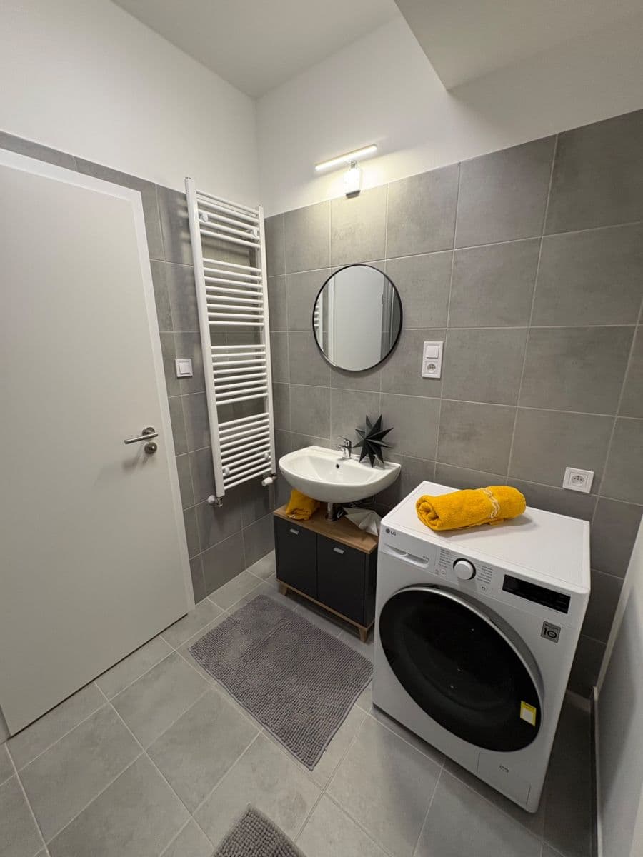 Studio flat to rent, 39 m², Gerstelova, Prague, Prague Studio flat to rent, 39 m², Gerstelova, Prague, Prague