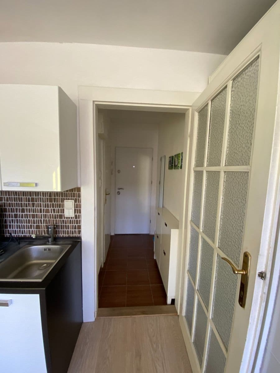 Studio flat to rent, 21 m², U Smaltovny, Prague, Prague Studio flat to rent, 21 m², U Smaltovny, Prague, Prague