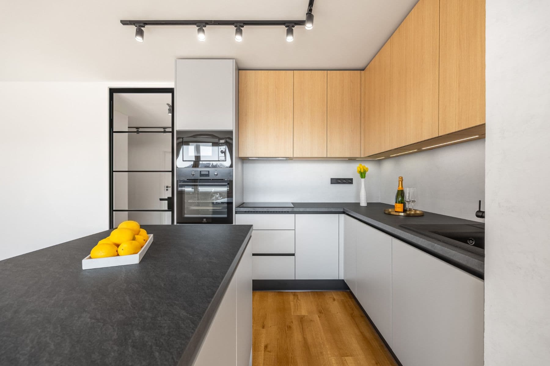 2 bedroom with open-plan kitchen flat for sale, 79 m², Roháčova, Prague, Prague 2 bedroom with open-plan kitchen flat for sale, 79 m², Roháčova, Prague, Prague